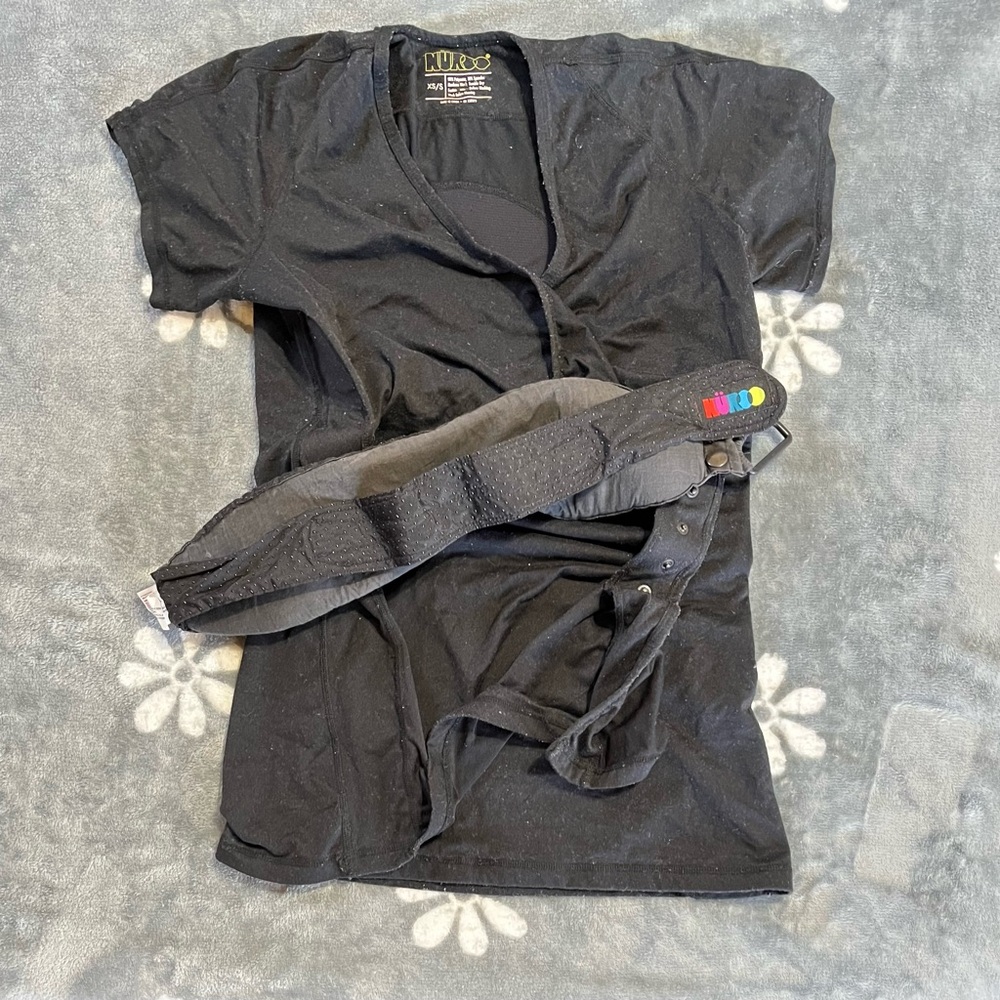 Xs/sm Nuroo baby wearing shirt good condition, just wash wear